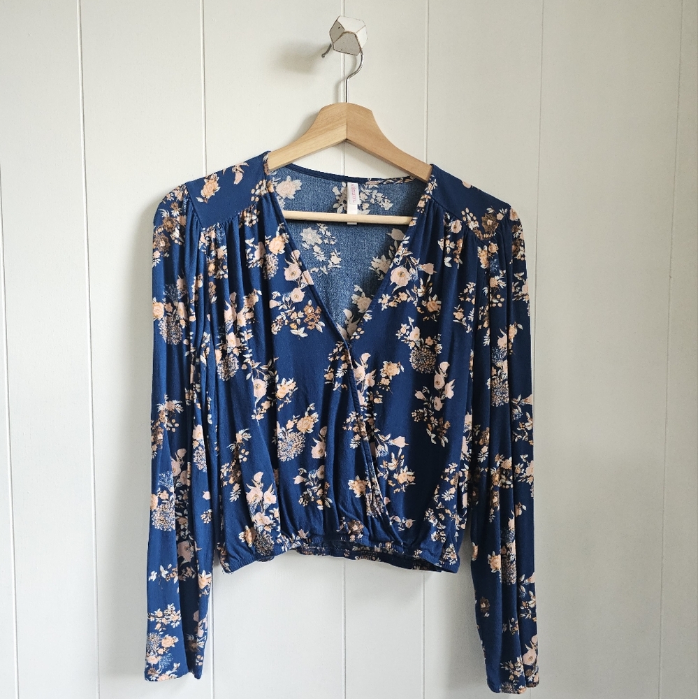 ☆ XHILIRATION Floral Wrap Top